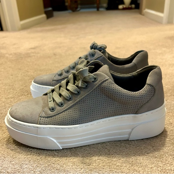 JSLIDES Low Cut Platform Suede Sneaker - Picture 3 of 16